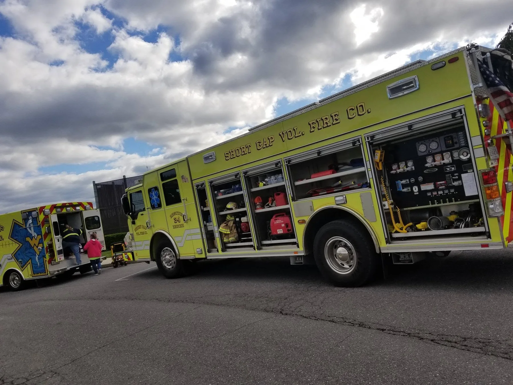 Short Gap VFC apparatus with equipment compartments open